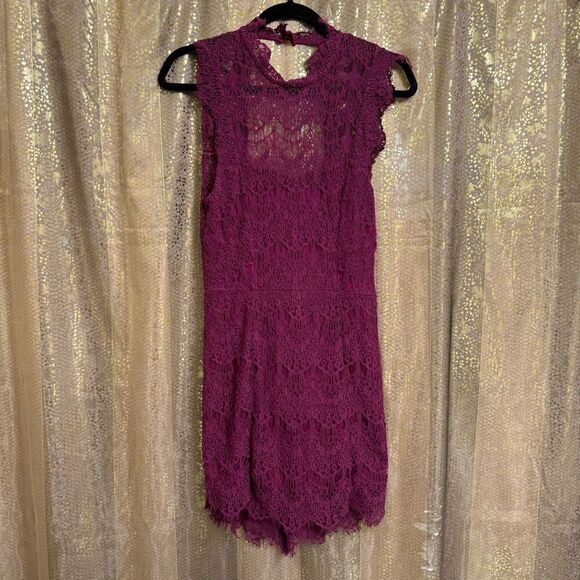 Free People Dresses & Skirts - Free People Daydream Lace Magenta Fuchsia Open Back Mini Dress Small